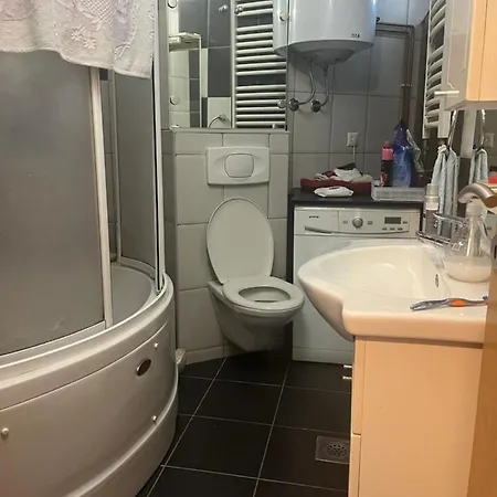Apartman Red ترافنيك